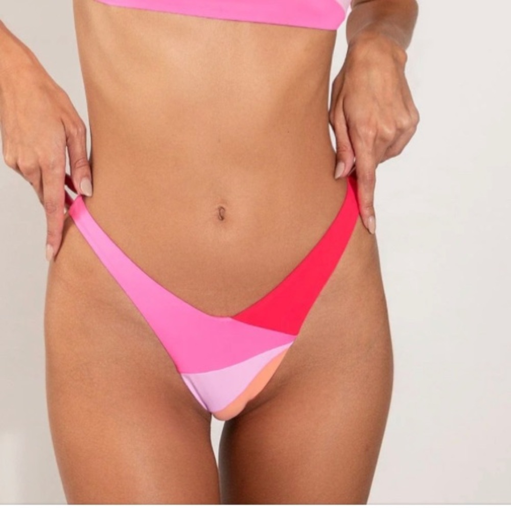 mary bottom gili-cheeky style. NWT. Size small or medium